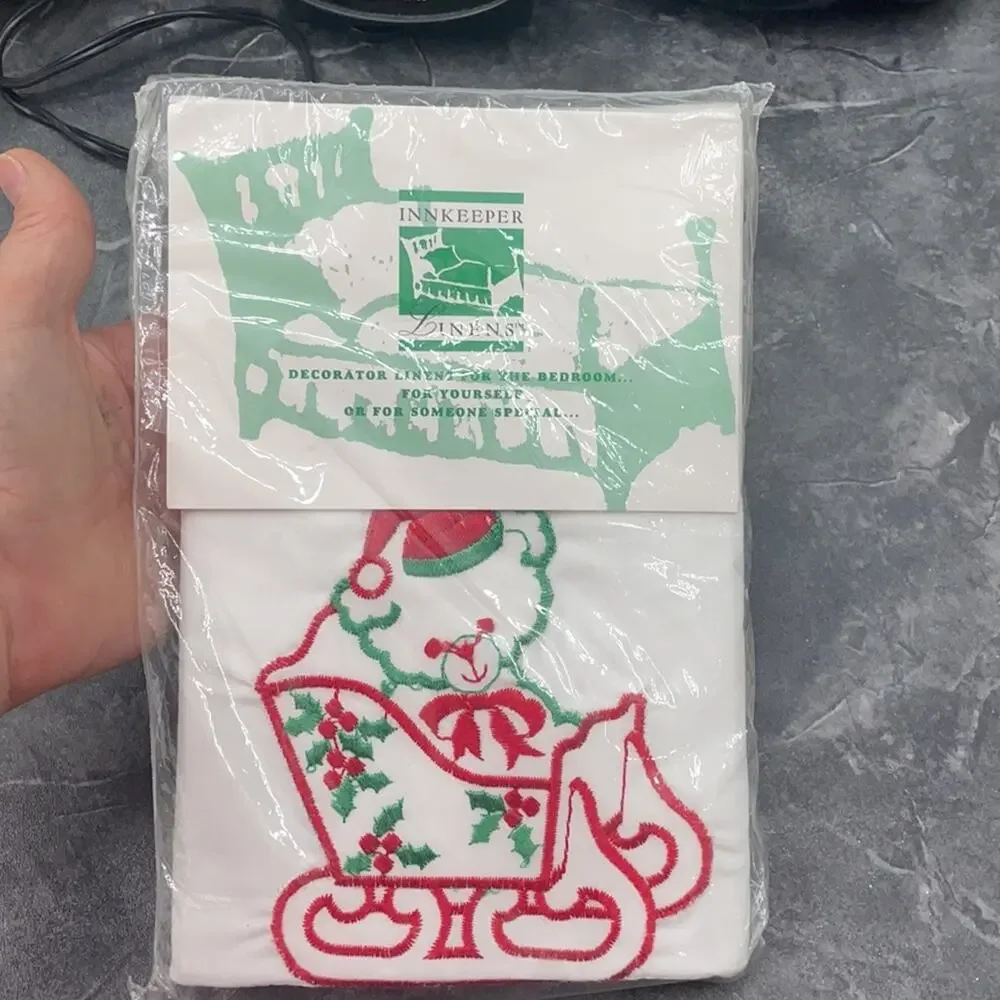 Innkeeper vintage Christmas bear in sleigh  standard pillowcases NWT cotton poly